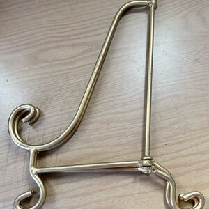 Elegant Gold Wall Decor Stand